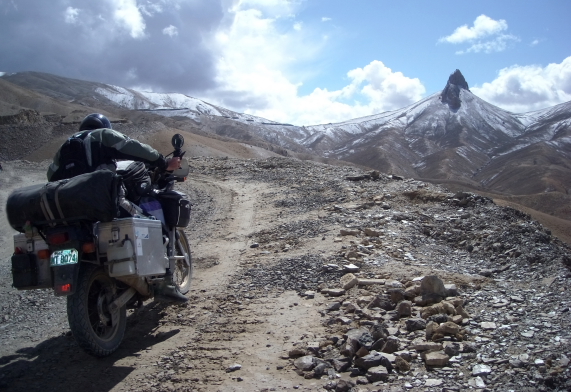 17 riding the namika la pass.JPG